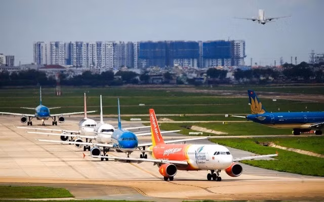 Airlines, railways increase seats amid rising travel demand during Tet ảnh 1