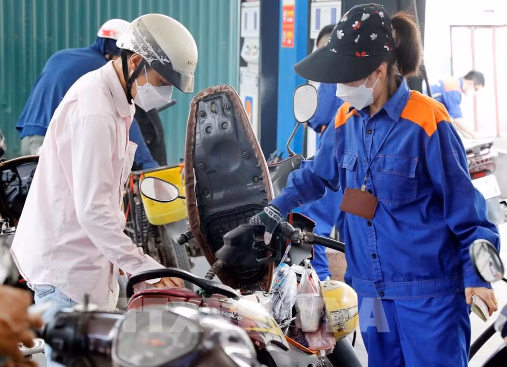 Petrol prices revised up on January 11 ảnh 1 Petrol prices revised up on January 11 ảnh 1