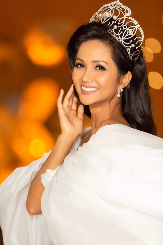 Miss Universe Vietnam: H'HenNie to keep the crown for her own ảnh 3