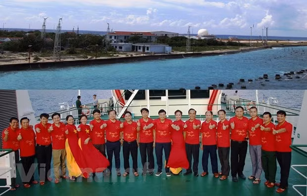 Truong Sa: Intense vitality, warm love between people, soldiers ảnh 3
