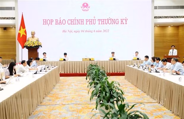 Officials clarify measures to control credit in risky areas, petrol prices ảnh 1 Officials clarify measures to control credit in risky areas, petrol prices ảnh 1