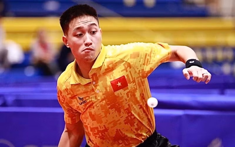 Nguyen Anh Tu wins silver at regional men’s single table tennis ảnh 1