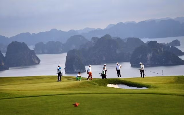 Quang Ninh to welcome first golf tourists from RoK in July ảnh 1