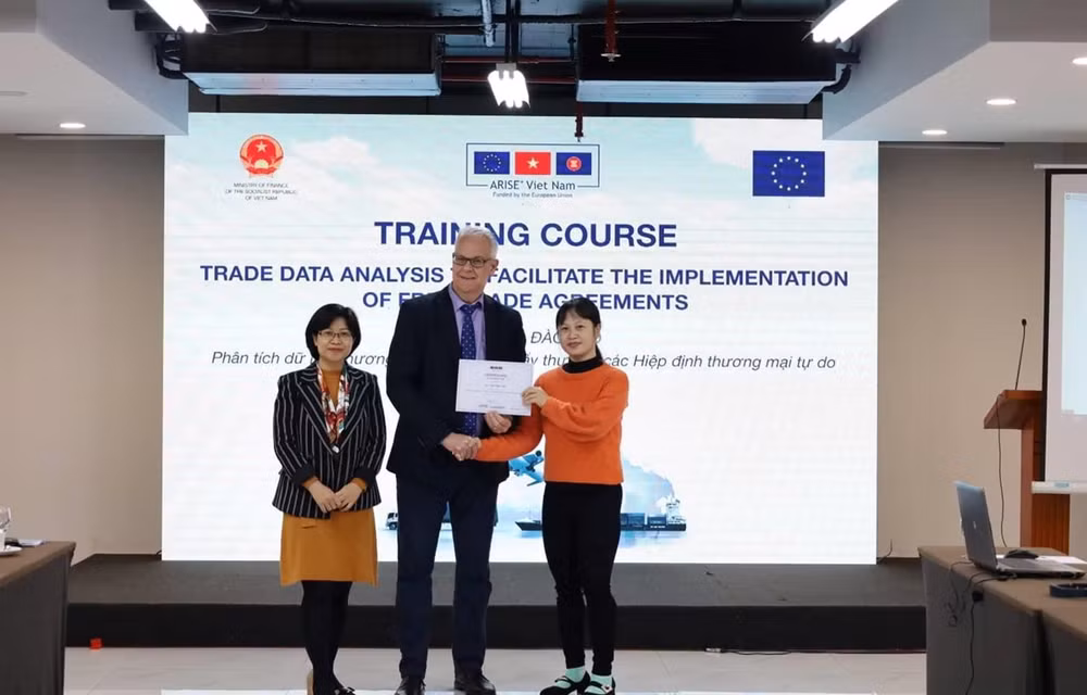 Joint efforts made to evaluate EVFTA implementation ảnh 1