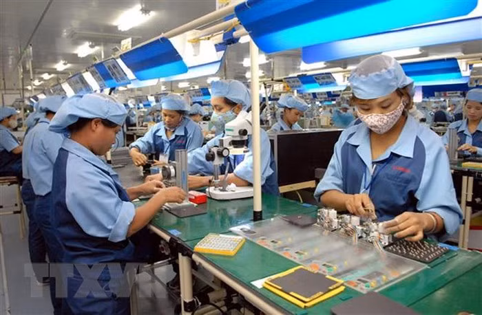 Vietnam aims for 6.8 percent GDP growth in 2020 ảnh 1