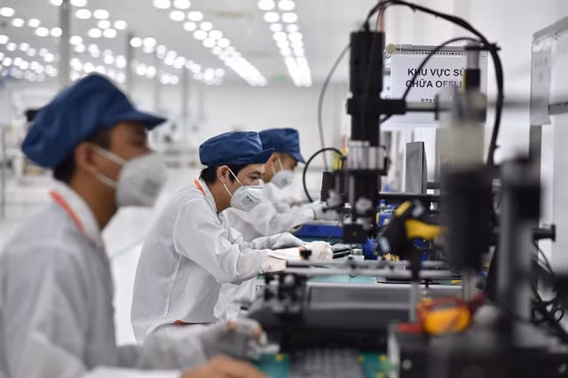 Vingroup builds another smartphone factory ảnh 1