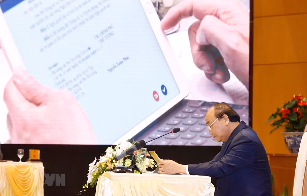PM chairs first gov’t meeting via e-Cabinet system ảnh 1