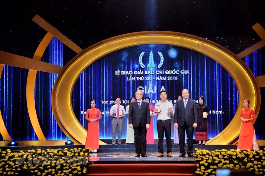Mainstream journalistic works honoured on Revolutionary Press Day ảnh 1