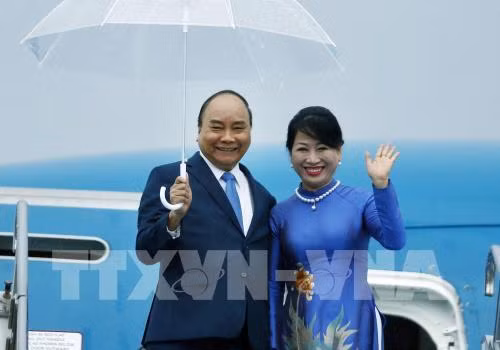 PM Nguyen Xuan Phuc arrives in Japan ảnh 1