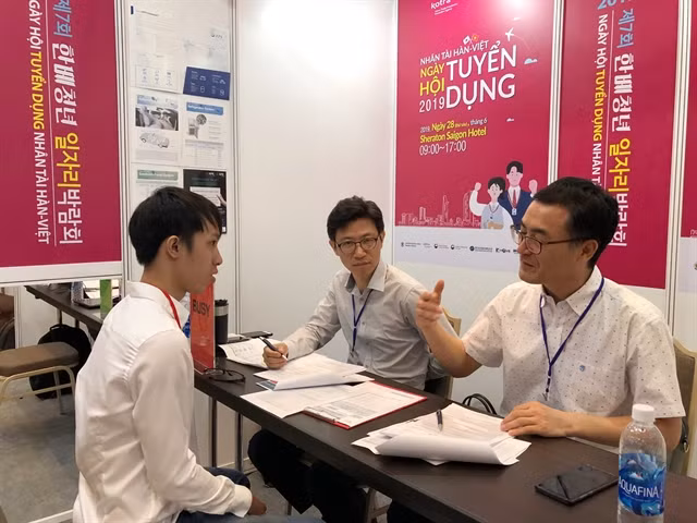 RoK firms come hiring at HCM City job fair ảnh 1