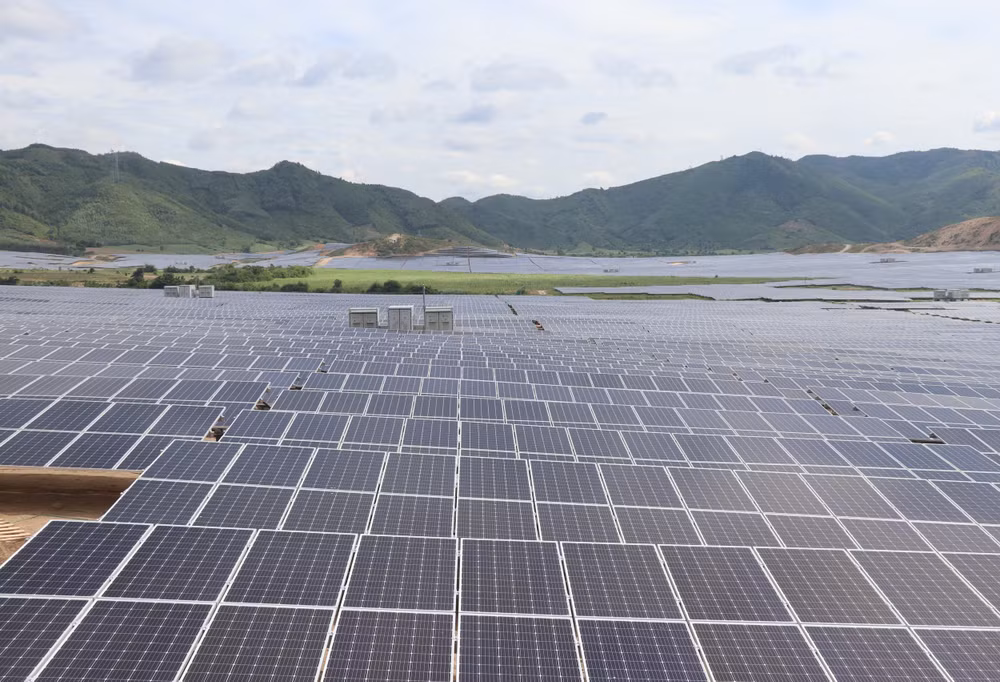 Growth demand fuels solar power boom in Vietnam ảnh 1