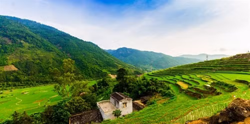 Khe Van Waterfall: serenity and adventure ảnh 1
