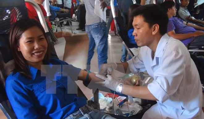 Lao Red Cross officials trained in Hanoi ảnh 1