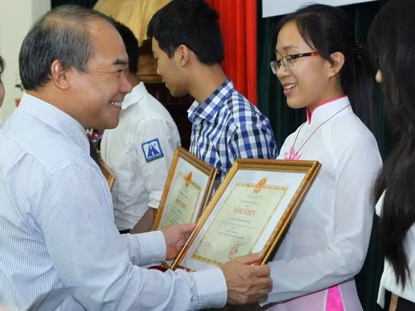 Vietnamese teachers updated on Russian language Olympiad 2017 ảnh 1