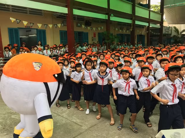 HCM City to hire more teachers, staff for 2020-2021 academic year ảnh 1