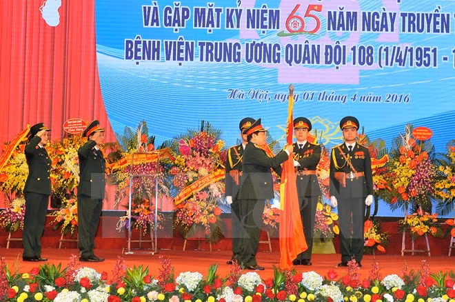 Military hospital gets credit for 65-year contribution ảnh 1