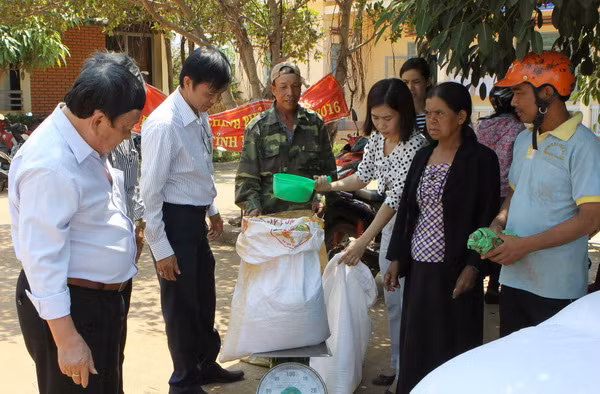 Ethnic people in Dak Lak receive Gov’t rice support ảnh 1