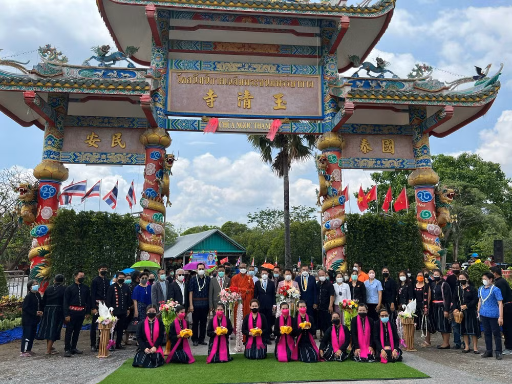 Vietnamese pagodas in Thailand get Vietnamese nameplates ảnh 1