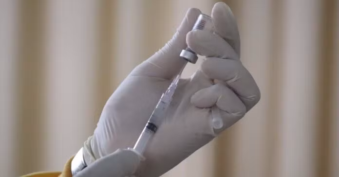 Laos hopes to vaccinate 70 percent of adult population by year-end: PM ảnh 1