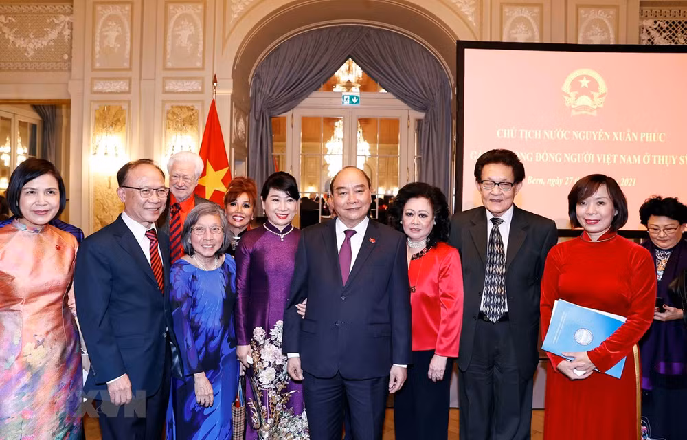 President hails position of OV community in Switzerland ảnh 1