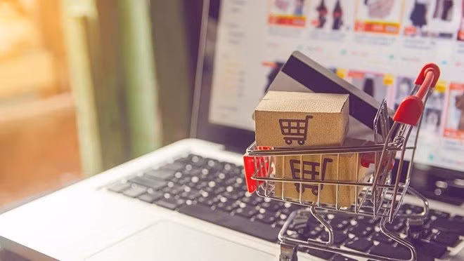 Vietnamese e-commerce market receives huge investment ảnh 1