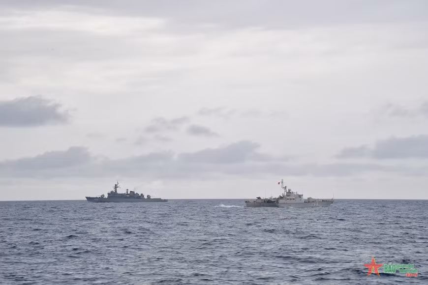 Vietnamese, Thai navies conduct 44th joint patrol ảnh 1