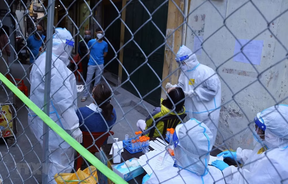 COVID-19: New cases on December 7 reach 13,840 ảnh 1