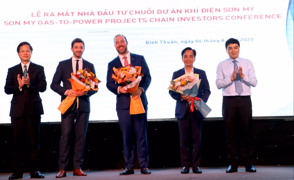 Investors of Son My gas-electricity chain projects make debut ảnh 1
