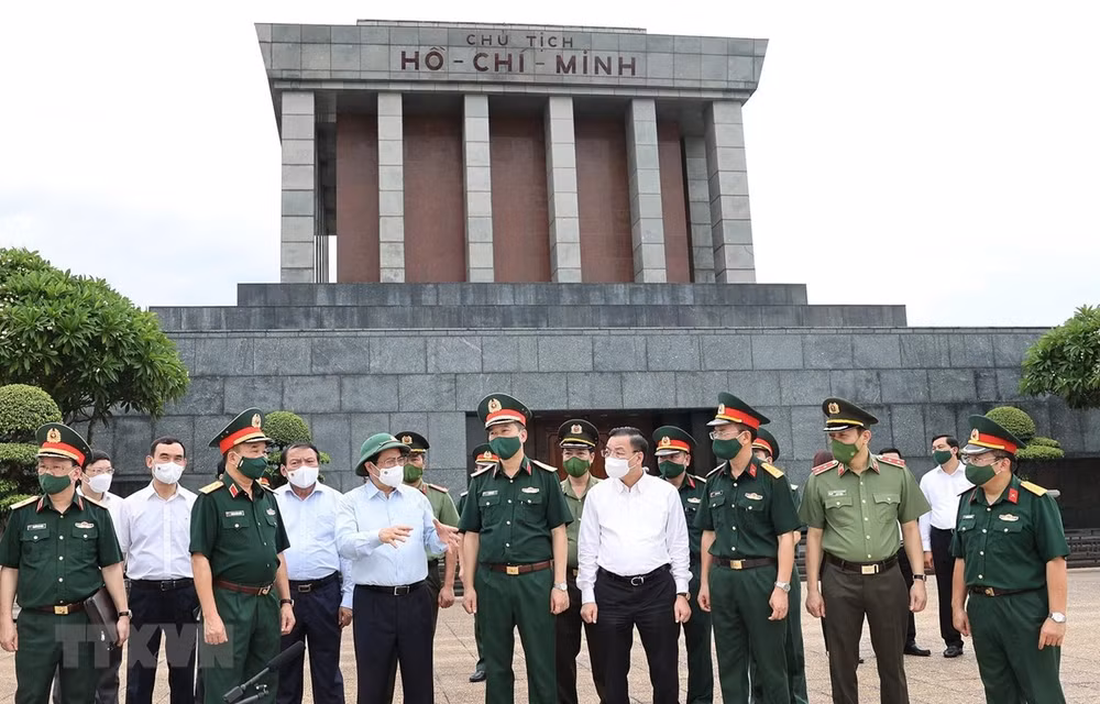 PM requests better preservation of President Ho Chi Minh's Mausoleum ảnh 1