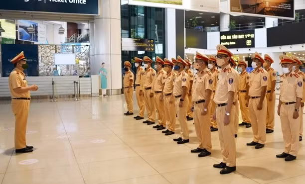 Public security forces deployed to assist COVID-19 fight in the south ảnh 1