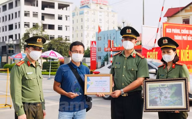 Journalists at frontline of COVID-19 pandemic fight ảnh 3