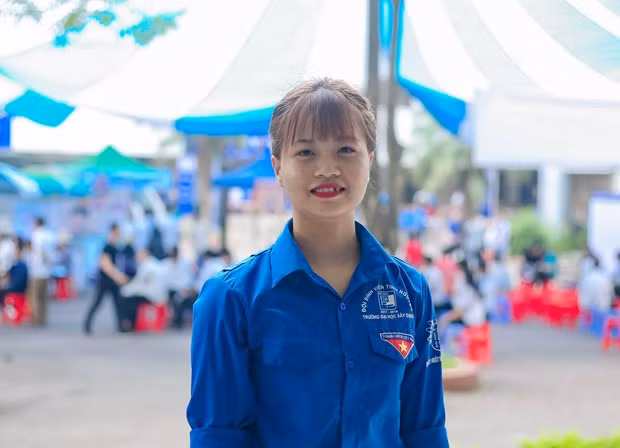 Young student devotes to Party development work in university ảnh 2