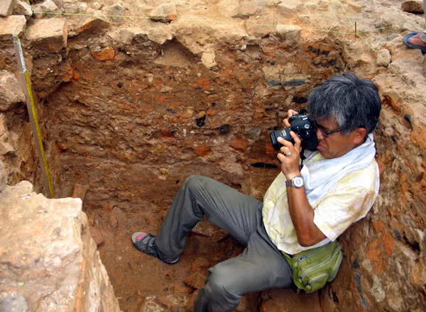 Japanese archaeologist’s family donates his library to VN ảnh 1