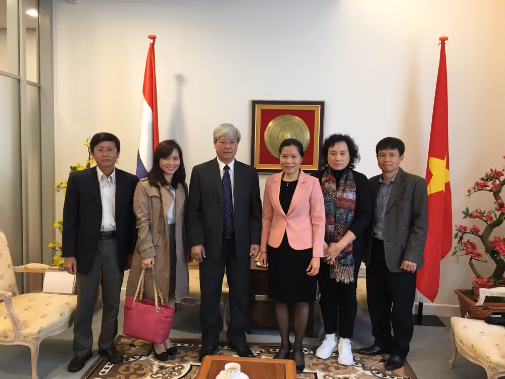 Communist Review seeks cooperation with Dutch press ảnh 1
