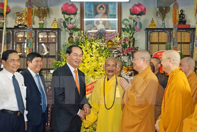 President visits Vietnam Buddhist Sangha Supreme Patriarch ảnh 1