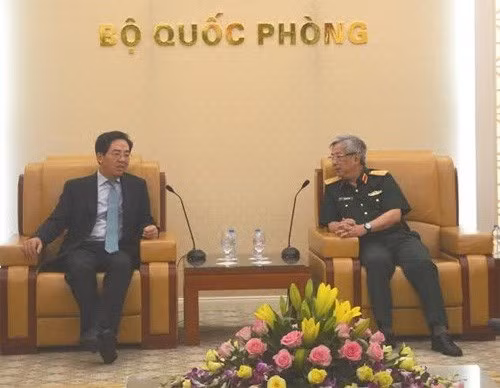 Deputy Defence Minister greets Chinese Ambassador ảnh 1
