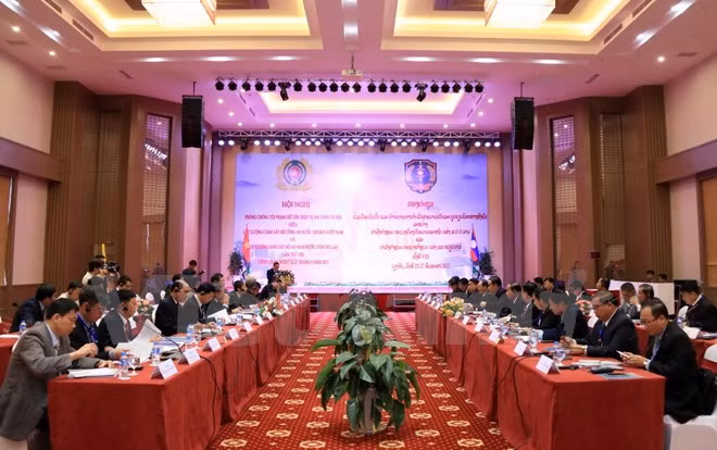 Vietnamese, Lao police seek to foster collaboration ảnh 1 Vietnamese, Lao police seek to foster collaboration ảnh 1