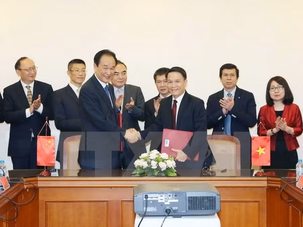 VNA, Xinhua sign new cooperation agreement ảnh 1