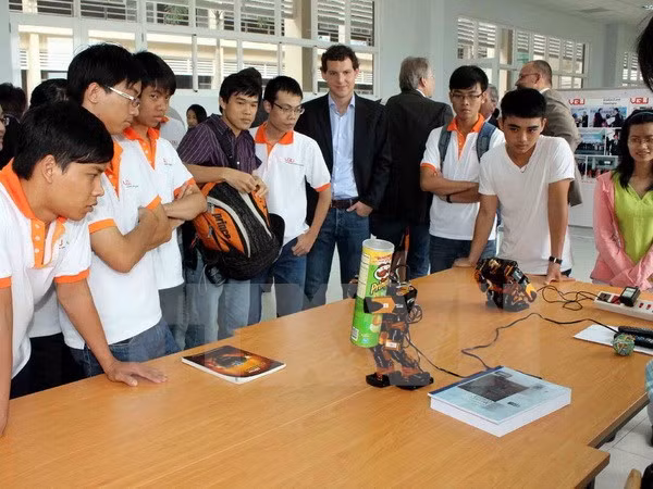 Mekong Delta students get German state’s scholarships ảnh 1