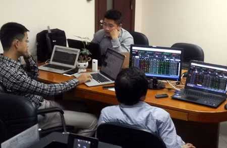 Vietnamese shares climb on TPP hopes ảnh 1
