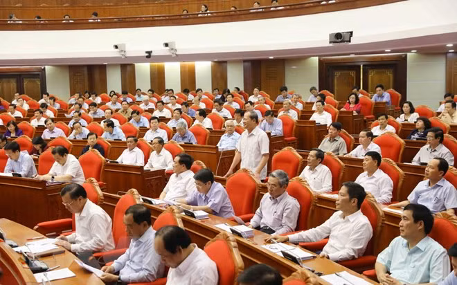 People hope for breakthroughs in personnel work, salary policy ảnh 1