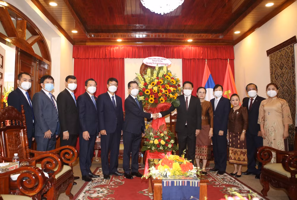Da Nang leader extends greetings to Lao Consulate General on Laos' New Year ảnh 1 Da Nang leader extends greetings to Lao Consulate General on Laos' New Year ảnh 1