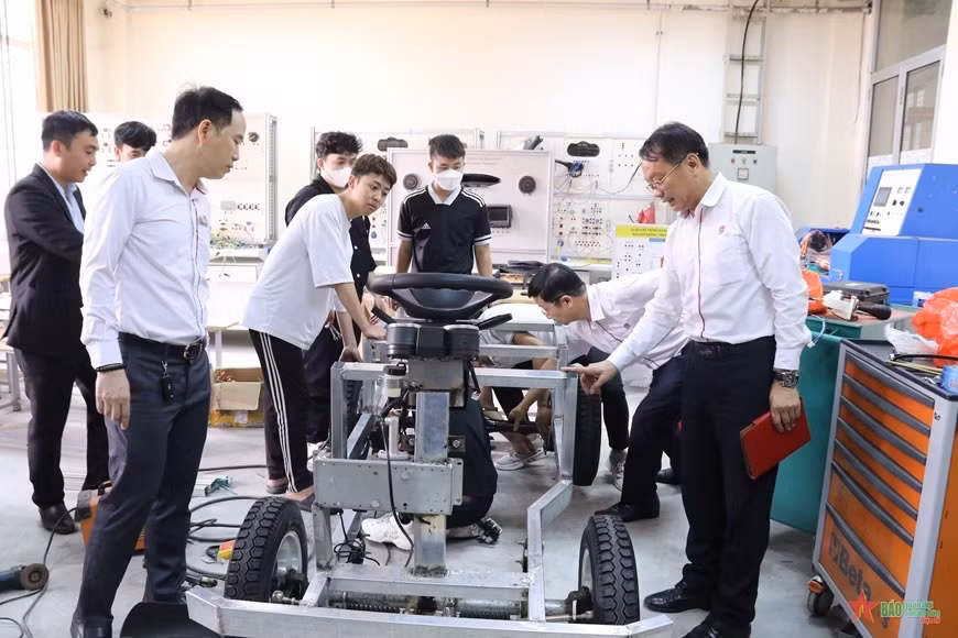 Conditions in place for industrial production to rebound in 2024 ảnh 2