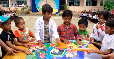 Children celebrate mid-autumn fest ảnh 1