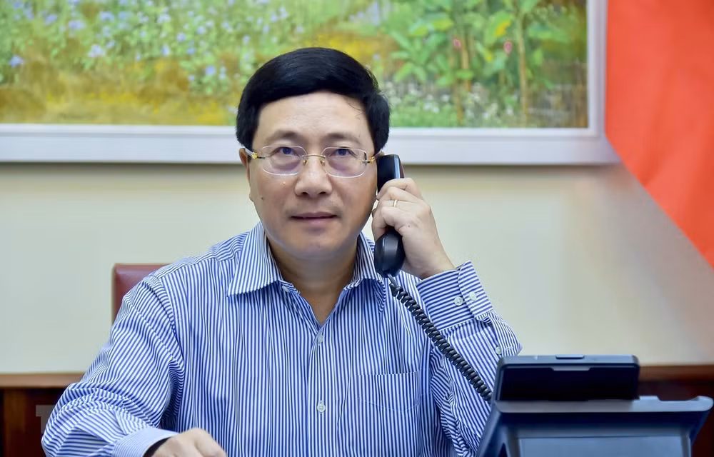 Top diplomats of Vietnam, Russia talk strengthening bilateral cooperation ảnh 1