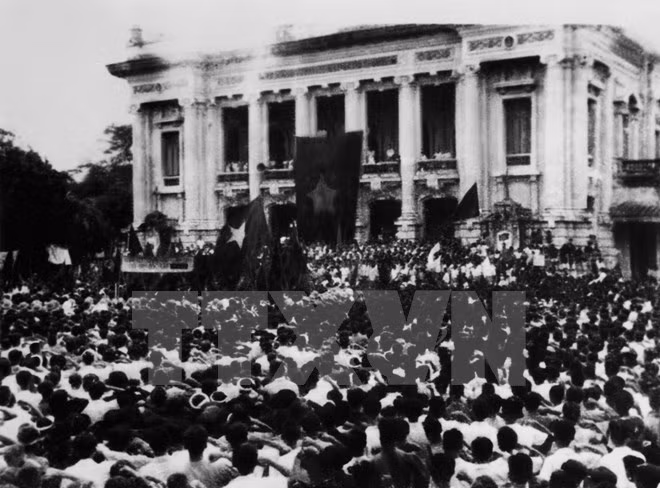 Viet Minh Front’s role in history spotlighted at Hanoi exhibition ảnh 1