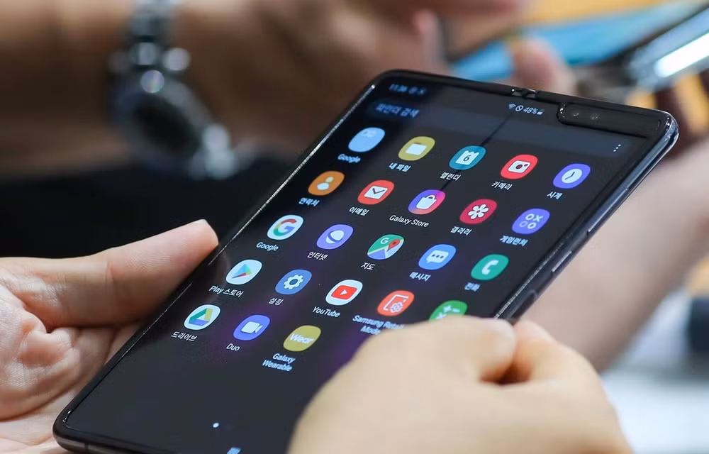 Vietnamese mobile phone companies unable to compete with foreign giants ảnh 1