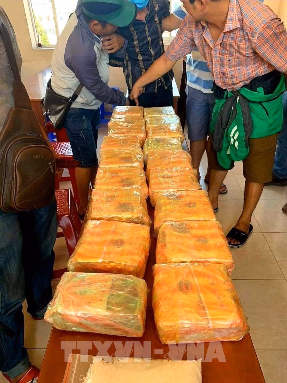 Drug traffickers arrested in HCM City, Dien Bien ảnh 1