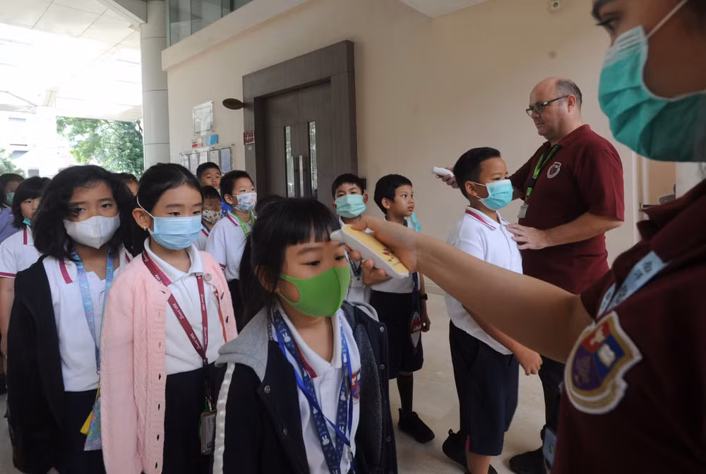 Indonesia, Malaysia witness surge in COVID-19 cases ảnh 1