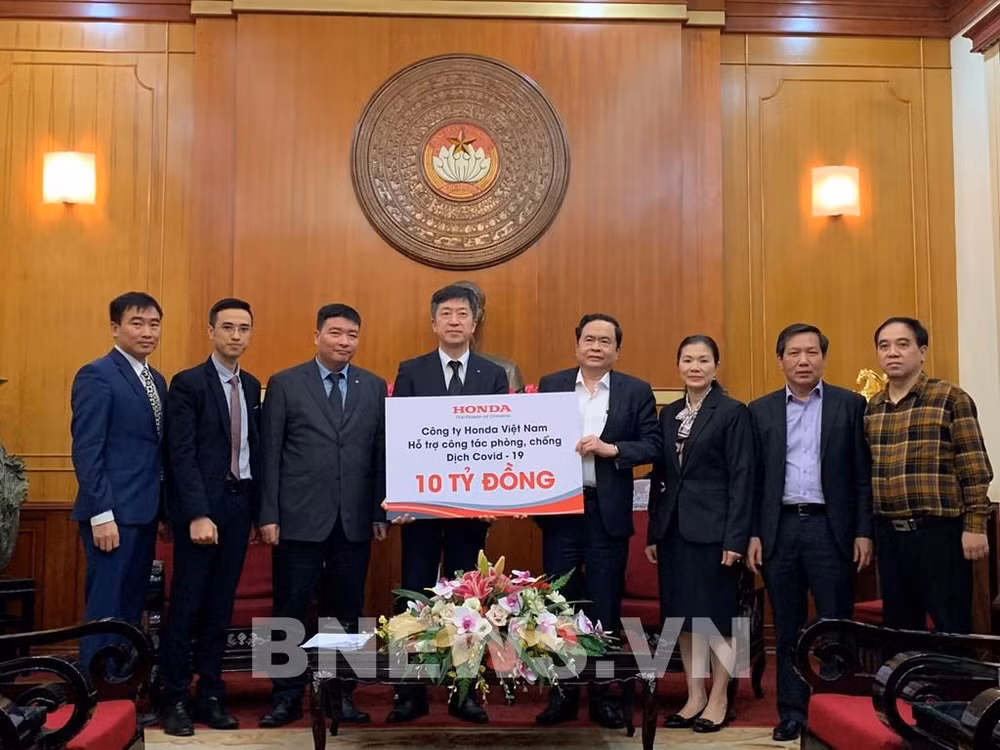 Honda Vietnam donates 420,000 USD to COVID-19 prevention fund ảnh 1